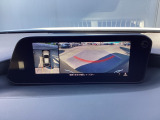 狭い場所での駐車やすれ違いなどでより的確な運転操作に役立つ360&deg;ビューモニターが装備されています。