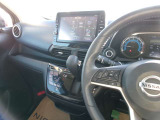 操作しやすい運転席廻り!操作パネルも使いやすい!!ドライブが楽しくなりますっ