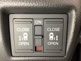 リアドアは乗り降りに便利な両側電動スライドドアです。また運転席に座っていながらスイッチ操作で自在にスライドドアを開け閉めできます。