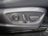 パワーシート搭載。微妙な調整が手軽にでき、良いポジションで運転することが可能です。