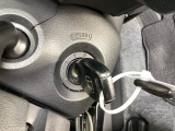 キーを指して回すとエンジンがかかるタイプです。