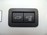 パワーバックドアを装備しています。バックドアを運転席からも開閉できます、便利ですよ。
