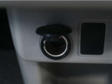 専用ソケットをご用意して頂くとスマートフォン等の充電が出来、便利です。