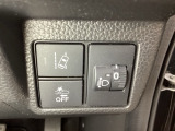 ハンドルの右側にはヘットライトリベライザーとHondaセンシング用のメインスイッチがついています。ヘッドライトリベライザーは道路状況や積荷の加重に応じてライトの高さを調節できます。