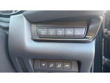 運転席から手の届きやすい位置に様々な機能の操作スイッチがございます!電動のリアゲートも運転席からボタン一つで操作いただけますので非常に便利です!