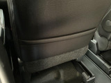 インナートリム、ダッシュボードの艶出し、内窓の拭き上げ等を行い、品質基準を満たしているか仕上がりのチェックを実施します。