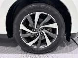アルミホイールを装備、タイヤサイズは235/55R18です。
