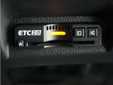 ◆ETC2.0装着◆進化したドライブ体験。料金収受システムだけだったETCが生まれ変わって、高速道路を賢く使うETC2.0に進化しました。多彩な情報サービスが便利で快適なドライブ体験を提供します。
