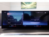 クルマの頭脳ともいえる、管理システム、iDrive。ナビだけではなく、オーディオ操作や車両情報の表示などをコントロールできます。便利さと安全性の向上にも繋がっています。