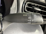 【オートライト(AUTO)】外の明るさをシステムが感知して、自動でヘッドライトが点灯します!ヘッドライトをつけ忘れを防ぐ便利機能です。