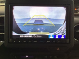 バックでの車庫入れも安心です! リアカメラが付いているバックモニター付のナビを装備しております。操作線もついており距離感も画面から確認できます。