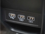 ◆USB入力端子◆USB接続、スマートフォンの充電等にも便利なUSBチャージャー使いやすい場所に装備されています。