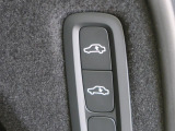 【エアサス搭載車】お車を運転される際の優雅な乗り心地を実現する実用性と、好みの車高に調整できるファッション性が魅力的な装備になっております!