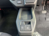 軽・車検の看板と電光掲示板が目印です!届出済 未使用車をお探しの方はこちらの看板を目印にお越しください。※似たような看板のお店がございますのでお間違えのないようご注意ください。