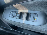 パワーウインドウスイッチです。運転席はオート機能付きです。