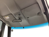 自社整備工場で点検整備をおこなってからお渡ししています。車検が残っている場合は『12ヶ月点検整備』を、車検整備付きの場合は『車検整備』をおこないます。整備費用は車両本体価格に含まれています。