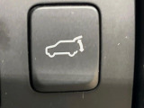 【パワーバックドア】スマートキーや運転席のボタンを押すだけでリアゲートが自動で開閉します!荷物を持っている時や、高い位置にあるバックドアを閉める際に便利な機能です♪
