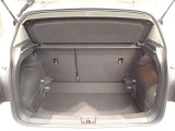 荷室は荷物を隠せるトノカバー付!充分な荷室の広さです!