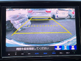車庫入れ時に安心のバックカメラがついています。
