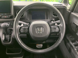 【純正革巻きステアリング】上質な革を使用することで、手にしっかり馴染みとても運転しやすいハンドルです♪