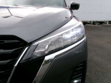 LEDヘッドランプ。夜間ドライブ安心。ハイビームアシスト。ヘッドランプのハイビームとロービームを自動切り替え。常に良好な前方視界の維持をサポート。
