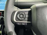 ステアリングスイッチ装備!運転しながら手元でオーディオの操作などができます。