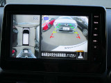 上空から見下ろしているかのように駐車できるアラウンドビューモニター。車庫入れや縦列駐車に役立ちます。
