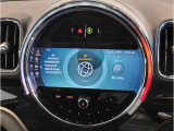 Apple CarPlay対応で、iPhoneのナビゲーションや音楽、通話などを車内ディスプレイから快適に操作。普段使い慣れたスマートフォンの機能を、ドライブでも便利に活用できます。