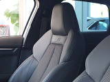 高級家具のような質の高いレザーを採用するのはAudiのクルマづくりの哲学のひとつです。体の大きなドイツ人が座っても頑丈な耐久性があります。シートヒーター付きですので冬でも大変心地良く運転をして頂けます