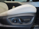 パワーシート搭載。微妙な調整が手軽にでき、ピッタリの最適なポジションで運転することが可能です。