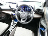 【運転席まわり】・・・ハンドルやシートなども隅々までクリーニング済み。キレイな車内でドライブがより一層快適にお楽しみいただけると思います。
