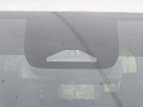 【トヨタセーフティセンス】走行中に前方の車両等を認識し、衝突しそうな時は警報とブレーキで衝突回避と被害軽減をアシスト。より安全にドライブをお楽しみいただけます。