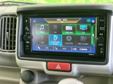音楽やテレビ、Bluetooth Audioなど、画面上に複数の選択項目が並びます。使いたい音源を確認しながら選べるため、日々の移動に合わせて便利にお使いいただけます。