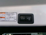 後ろが狭くてもサッと積める。途中で止められる安心のバックドア。後ろの駐車スペースが狭い時に重宝しますよ♪