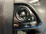 【レーダークルーズコントロール】ミリ波レーダーが車間距離を測って設定車速内で車速に比例した車間距離を保ちながら追従走行する装置で近づきすぎたときは自動でブレーキし、離れすぎたときには自動増速もする。
