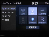 ディスプレイオーディオを装備。スマートフォンと車を繋ぐことで、これまでのナビに加えて色々なサービスが楽しめます。