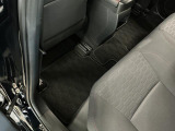 しっかりと汚れ、砂ぼこりを落とし足元まで清潔な車内空間を作り上げております♪