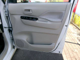 運転席ドア内張。