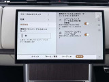 エマージェンシーブレーキは、他の車や歩行者、自転車との衝突を回避するシステムです。走行中に衝突の危険を察知すると警告を発し、回避操作が行われない場合は自動的にブレーキが作動します。