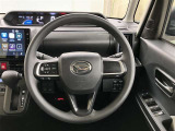 ハンドルは軽やかに回り、気持ちよく運転ができます