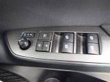 運転席からも操作可能な全席パワーウィンドウが装備されています。