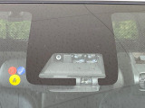 【トヨタセーフティセンス】走行中に前方の車両等を認識し、衝突しそうな時は警報とブレーキで衝突回避と被害軽減をアシスト。より安全にドライブをお楽しみいただけます。
