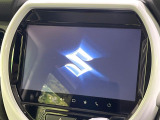 【メーカー9型ナビ】インテリアに溶け込むスタイリッシュな「専用設計」メーカーナビを装備♪視認性や操作性など基本性能にも優れ、より上質なカーライフをお楽しみいただけます。