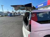 小さなドアをもうひとつ。狭い場所でも気軽にオープン。