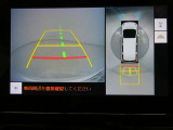 パノラミックビューモニター付きです。車両を上から見たような映像をディスプレイオーディオ画面に表示。運転席からの目視だけでは見にくい、車両周辺の状況をリアルタイムでしっかり確認できます。