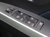 運転席からも操作可能な全席パワーウィンドウが装備されています。
