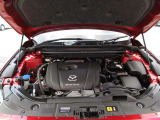 「SKYACTIV-G(ガソリン)」は、規格外の高圧縮を実現し、世界のエンジン技術者に驚きを与えました。さらに、それを維持したままノッキングの発生を抑え、熱効率を向上、走りにも寄与したエンジンです。
