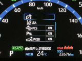 DCM(専用通信機)を使用し、クルマとトヨタスマートセンターが通信で繋がることで、毎日のカーライフをサポートします。なお無償でのご利用期間は限定されています。詳細は販売店スタッフまでお尋ね下さい。