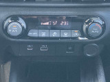 オートエアコンで温度調整も楽チン!四季を問わず快適に運転することが出来ます。