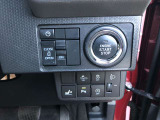 運転席右側に、よく使うプッシュスターター、パワースライドドア、アイドリングストップ、運転席ロングスライド機構の各スイッチを集中配置